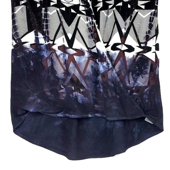 Language Los Angeles geometric pattern short slv blouse,hi-low longer inthe back - Picture 4 of 5